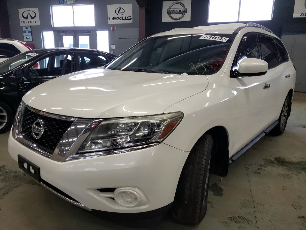 Photo 2 from auction – 2013 NISSAN PATHFINDER with VIN 5N1AR2MM7DC678196