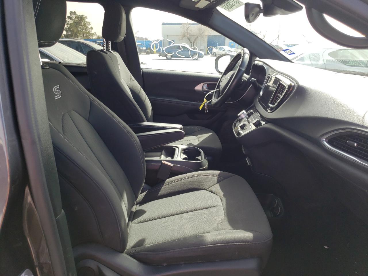 Photo 5 from auction – 2019 CHRYSLER PACIFICA T with VIN 2C4RC1FG4KR627799