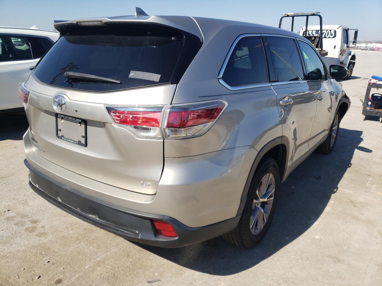 Photo 4 from auction – 2016 TOYOTA HIGHLANDER with VIN 5TDZKRFH9GS123693