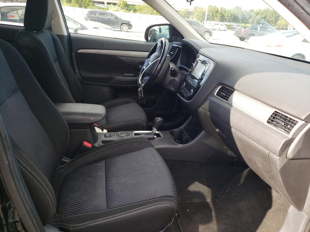 Photo 5 from auction – 2016 MITSUBISHI OUTLANDER with VIN JA4AD3A3XGZ011719