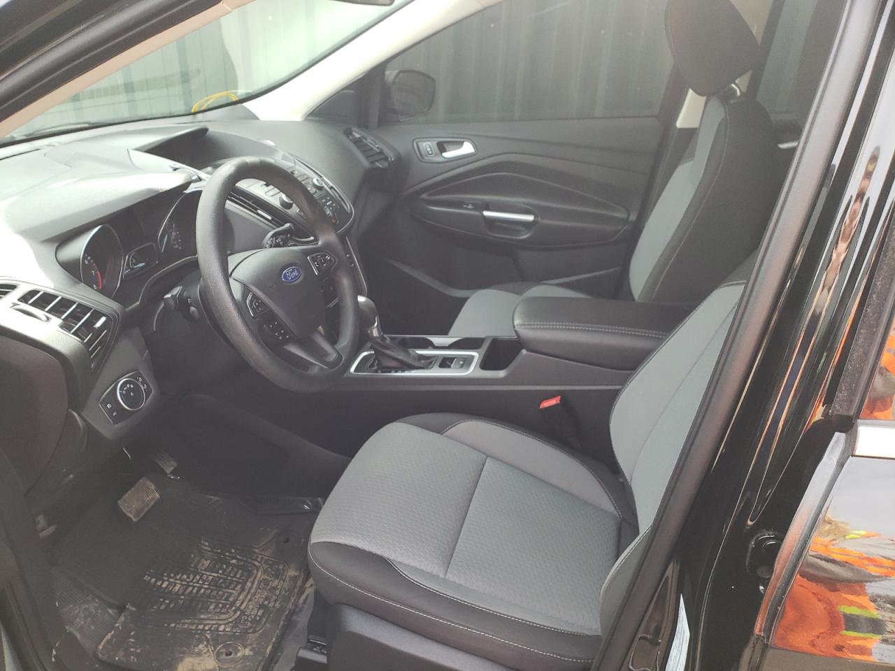 Photo 5 from auction – 2017 FORD ESCAPE SE with VIN 1FMCU0GD9HUD57767