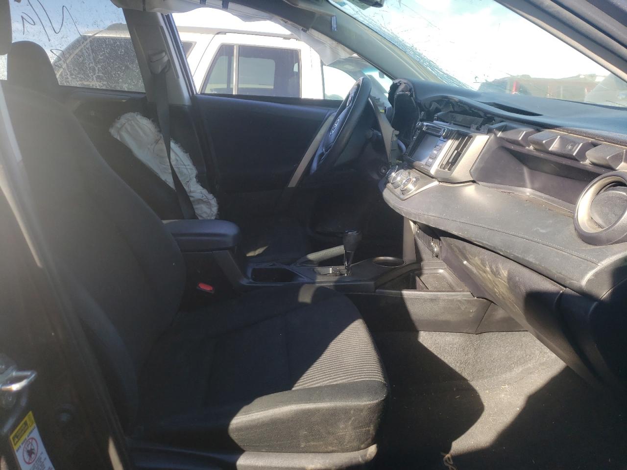Photo 5 from auction – 2015 TOYOTA RAV4 LE with VIN 2T3BFREV9FW248252