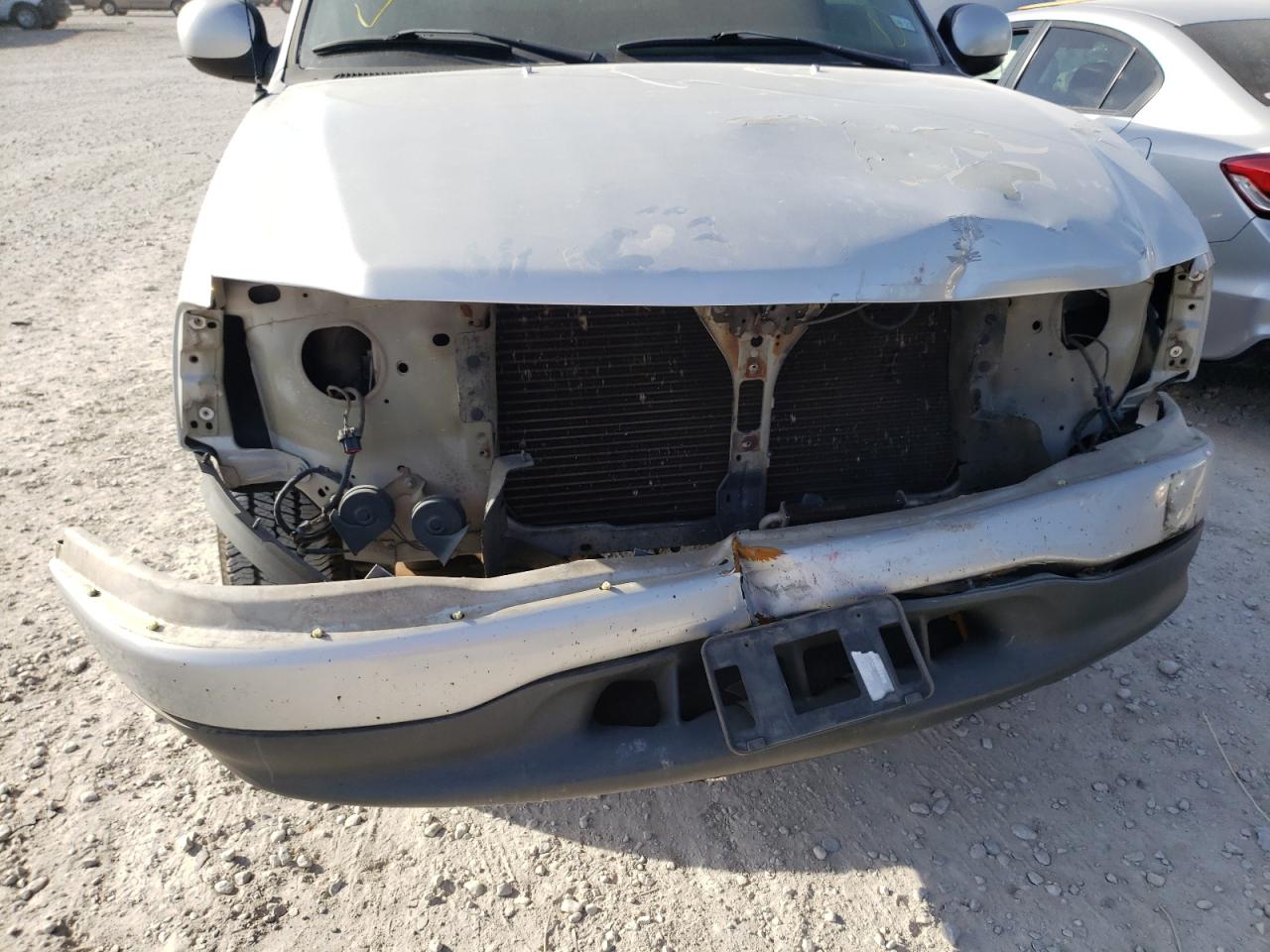 Photo 9 from auction – 2001 FORD F150 with VIN 1FTZX17281NB19404