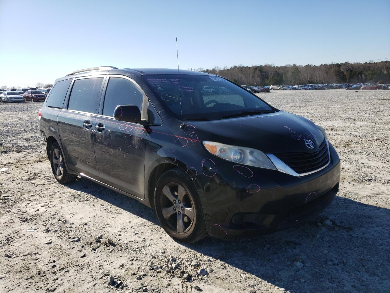 TOYOTA SIENNA LE 2011 with VIN 5TDKK3DC1BS152832 - Photo from auction