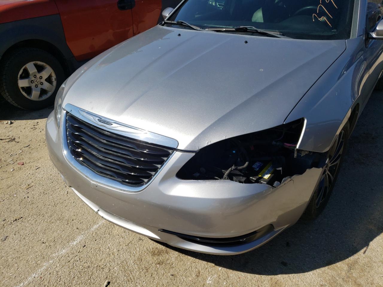 Photo 9 from auction – 2013 CHRYSLER 200 LIMITE with VIN 1C3CCBCG8DN728090