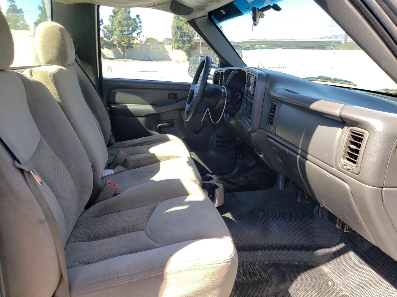 Photo 5 from auction – 2005 GMC SIERRA C25 with VIN 1GDHC24U85E213612