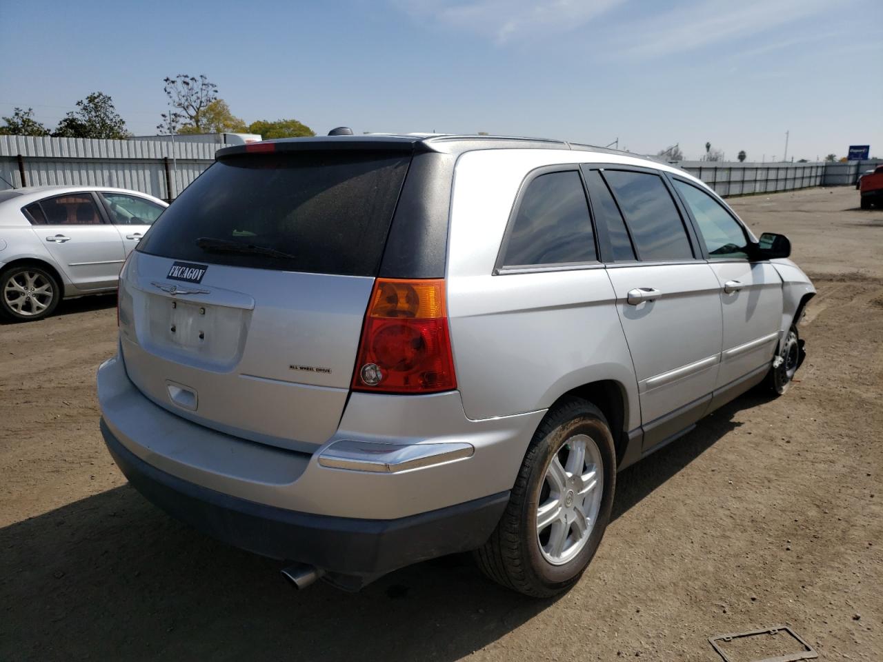 Photo 4 from auction – 2005 CHRYSLER PACIFICA T with VIN 2C8GF68445R364148