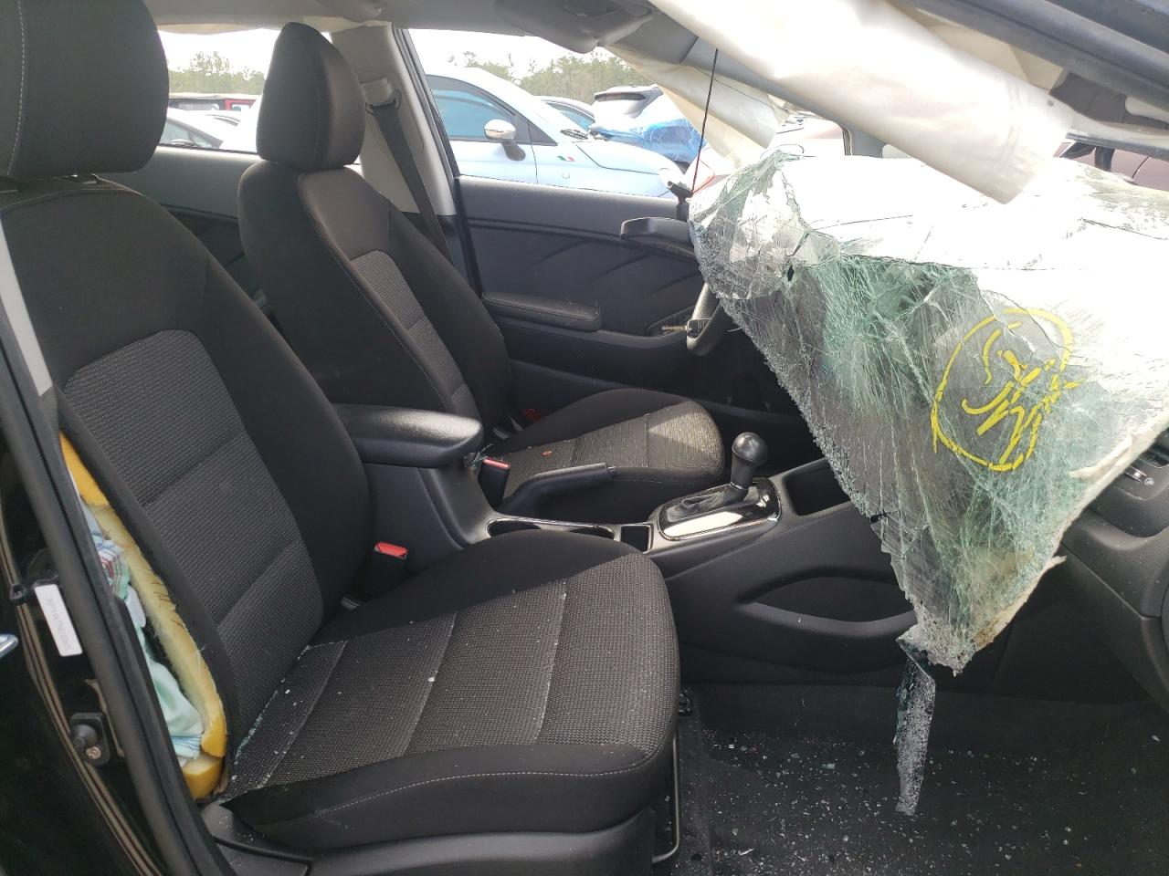 Photo 5 from auction – 2017 KIA FORTE LX with VIN 3KPFK4A77HE103605