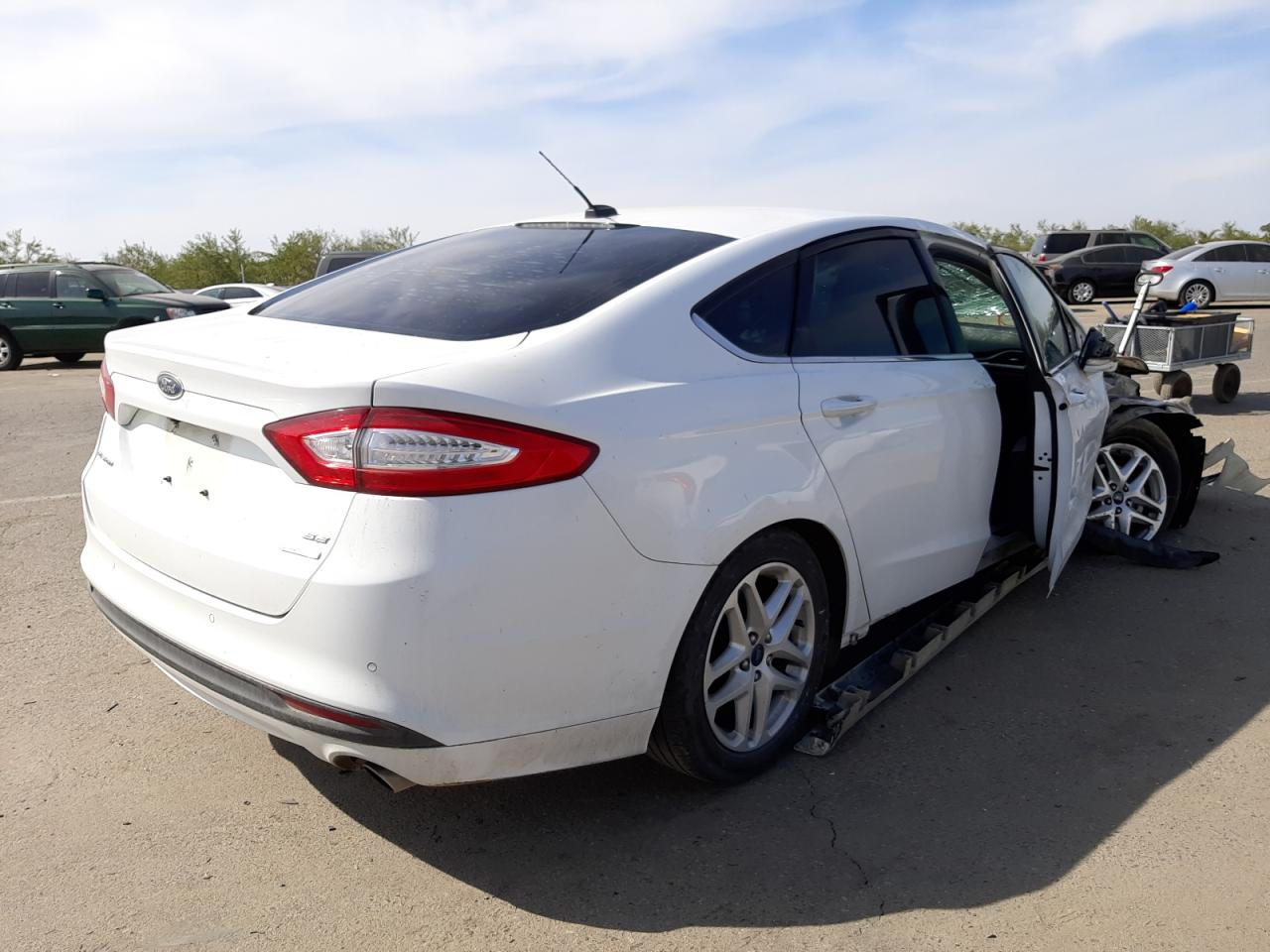Photo 4 from auction – 2016 FORD FUSION SE with VIN 3FA6P0HD5GR328852
