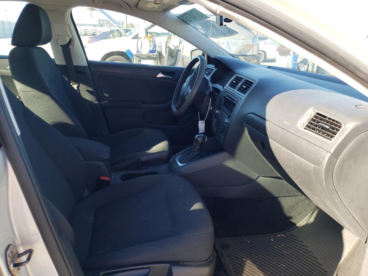 Photo 5 from auction – 2012 VOLKSWAGEN JETTA BASE with VIN 3VW2K7AJ6CM304399