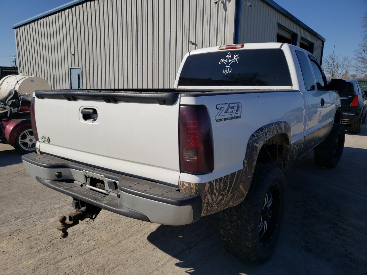 Photo 4 from auction – 2005 CHEVROLET SILVERADO with VIN 1GCEK19B65E258401