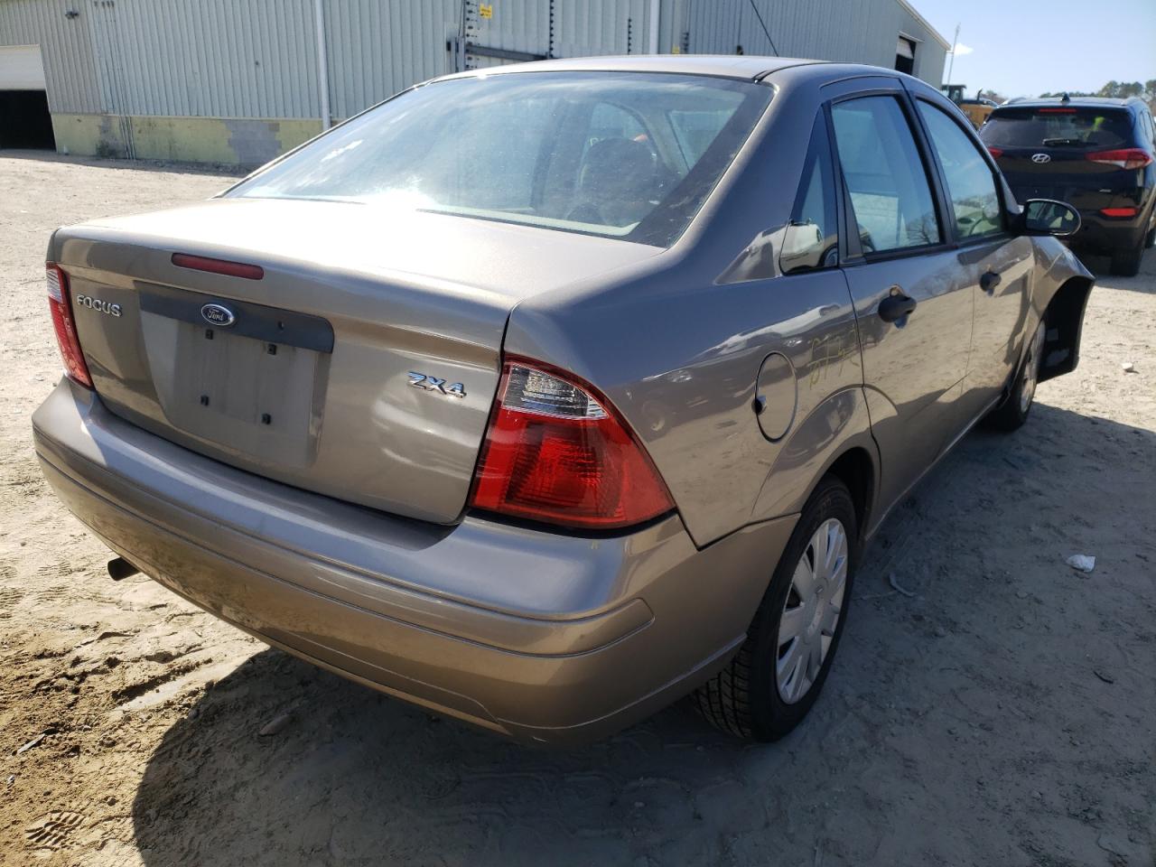 Photo 4 from auction – 2005 FORD FOCUS ZX4 with VIN 1FAFP34N15W239824