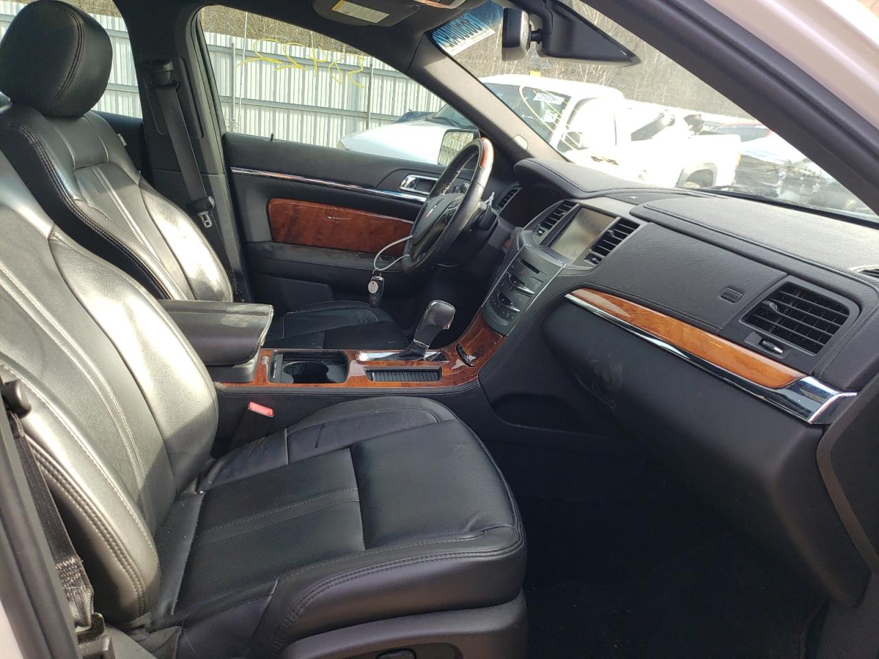Photo 5 from auction – 2014 LINCOLN MKS with VIN 1LNHL9FT0EG607235