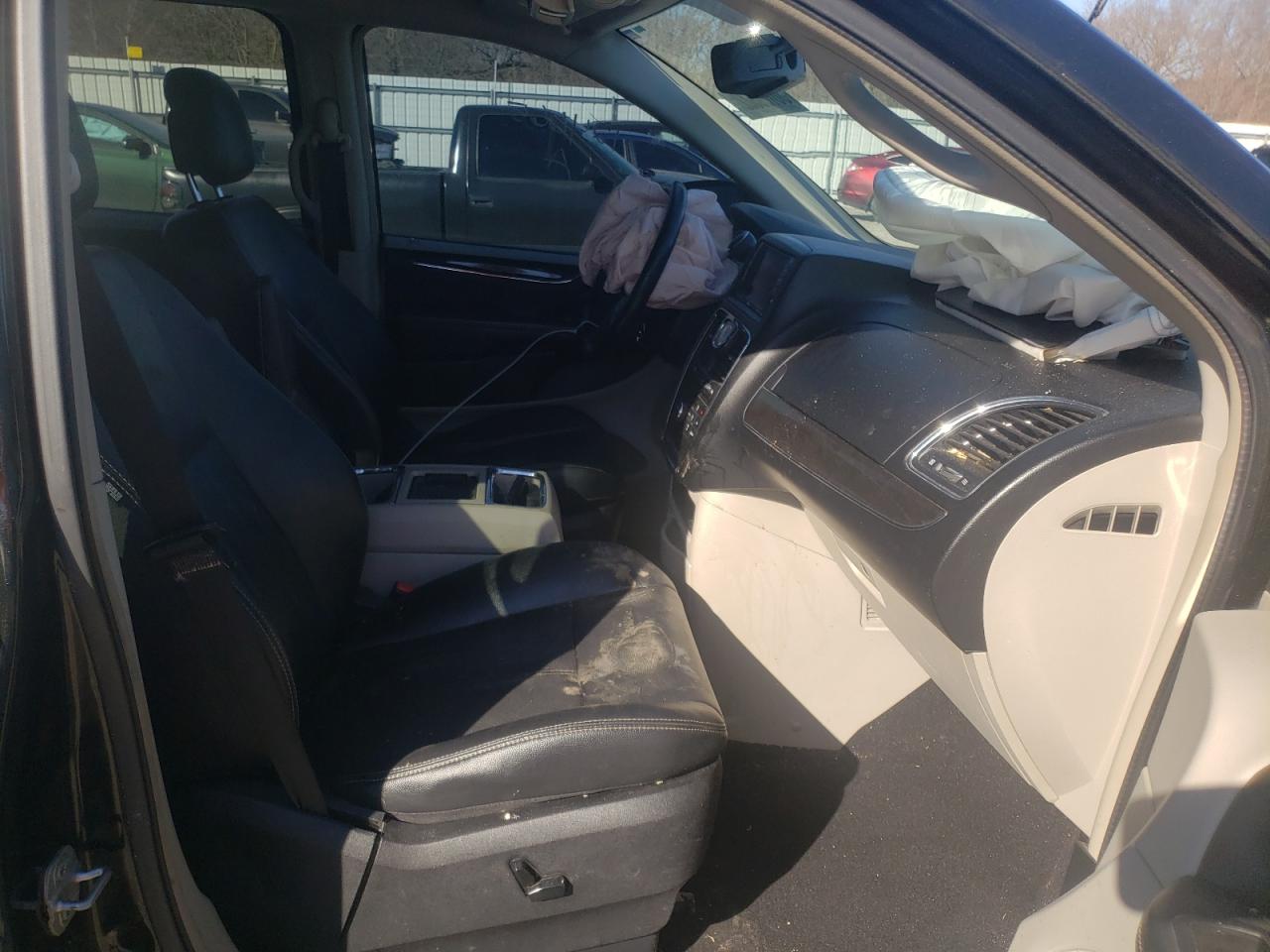 Photo 5 from auction – 2012 CHRYSLER TOWN & COU with VIN 2C4RC1BG9CR251656
