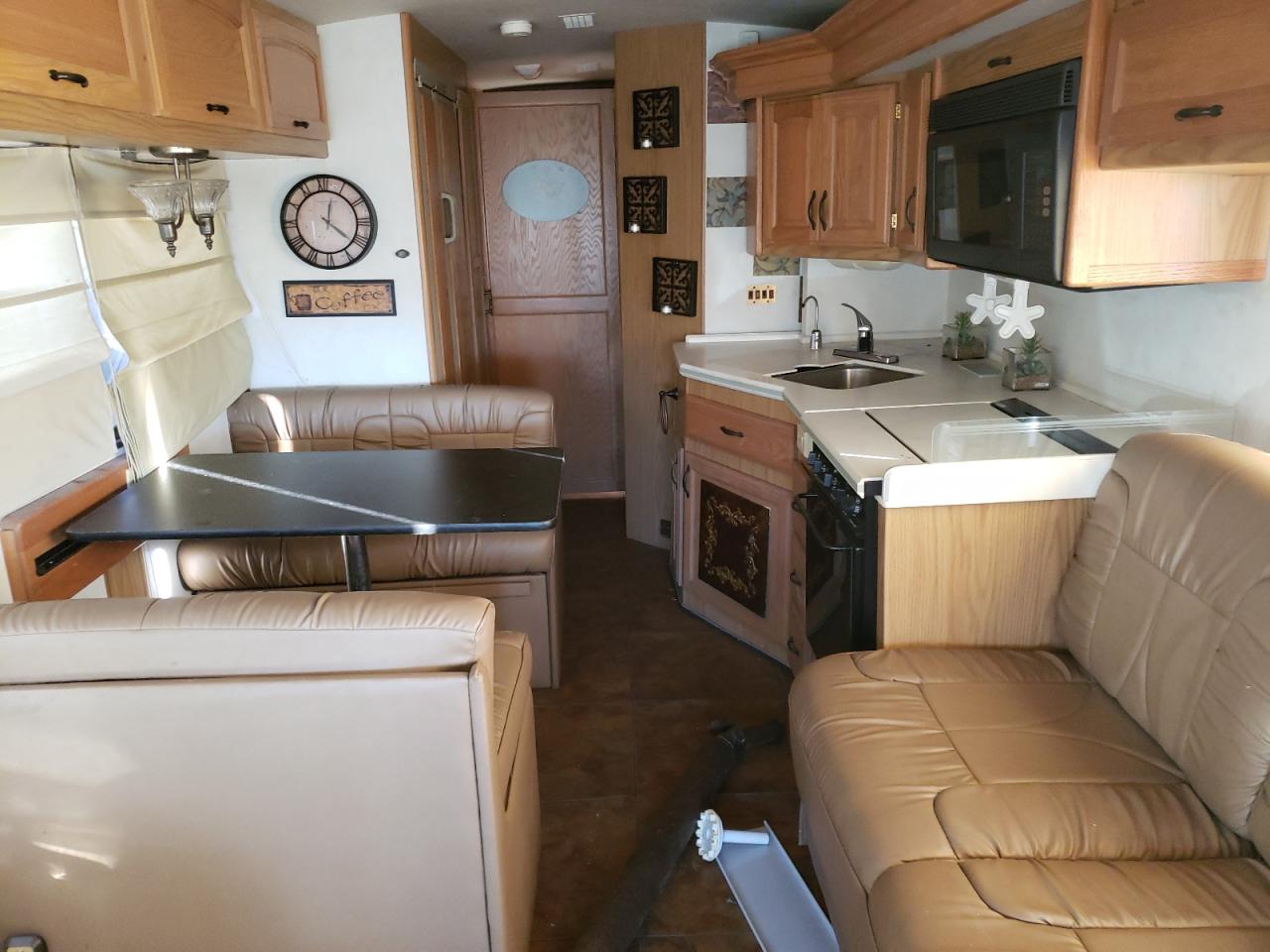 Photo 6 from auction – 1997 FLEETWOOD PACE ARROW with VIN 1GBLP37J3V3311117