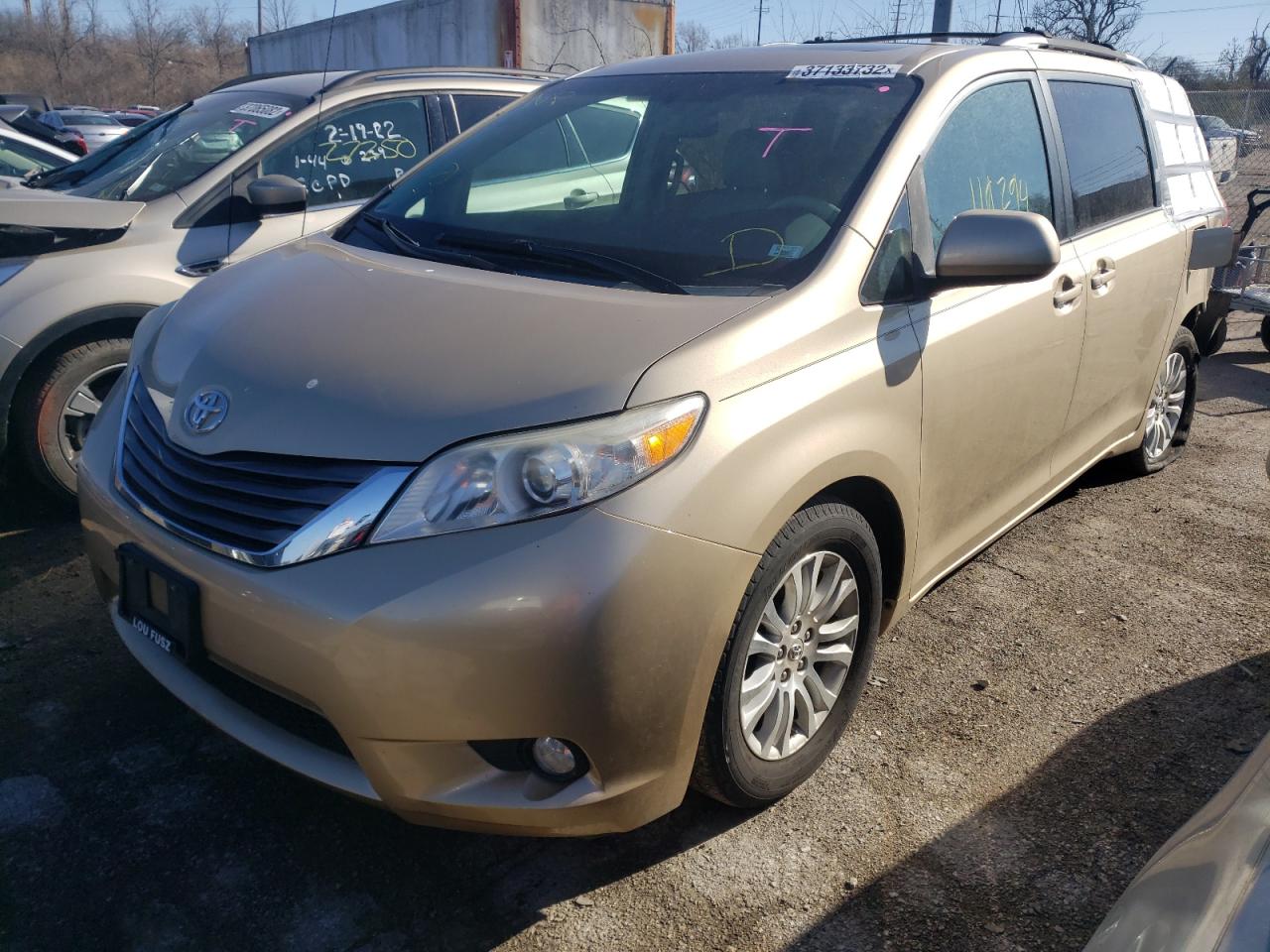 Photo 2 from auction – 2011 TOYOTA SIENNA XLE with VIN 5TDYK3DC5BS040366