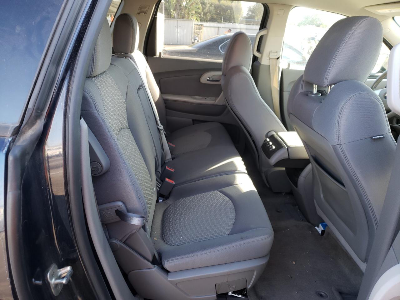 Photo 6 from auction – 2011 CHEVROLET TRAVERSE L with VIN 1GNKRFED3BJ324481