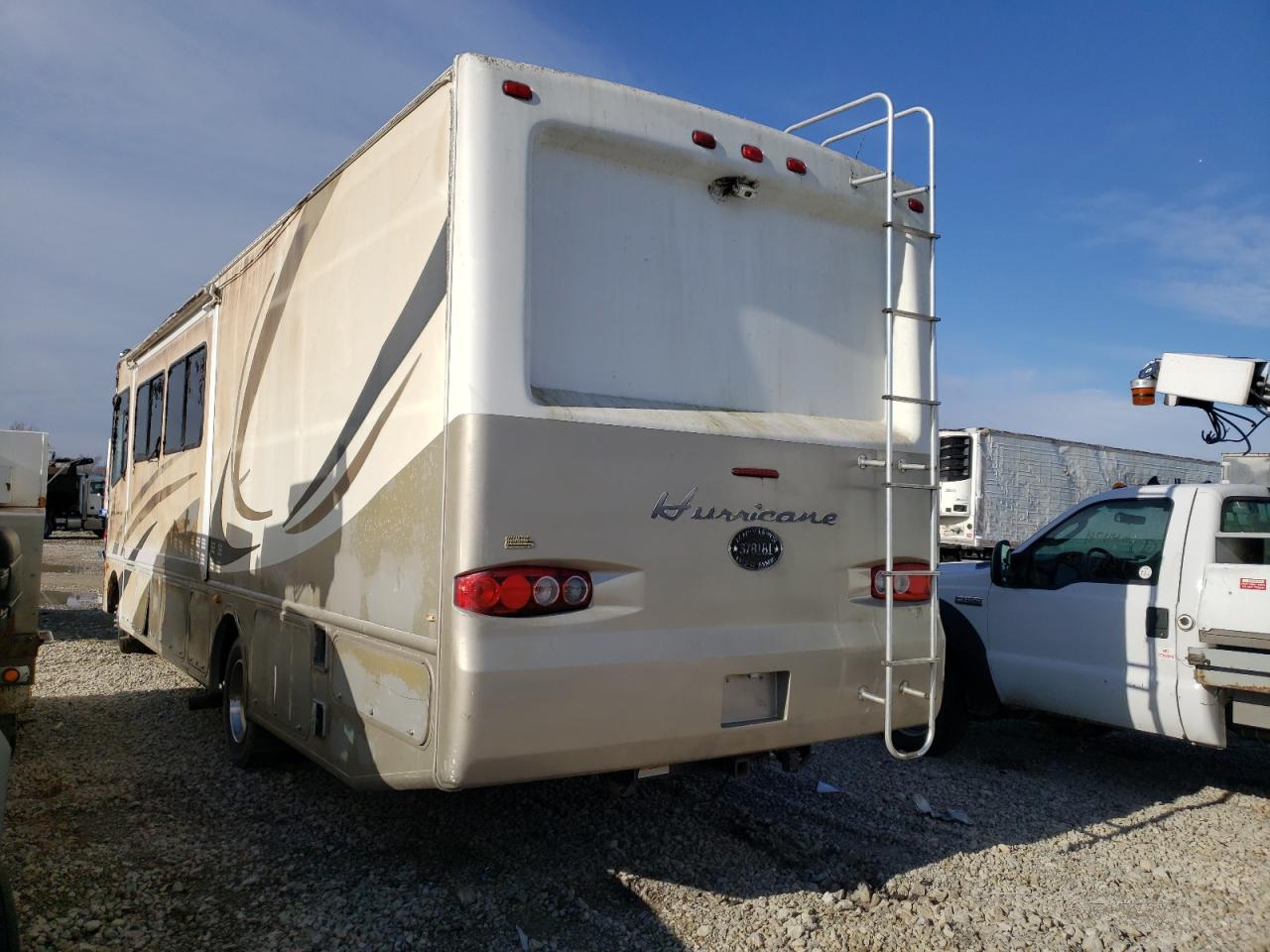 Photo 3 from auction – 2004 FOUR HURRICANE with VIN 1F6NF53S140A04534