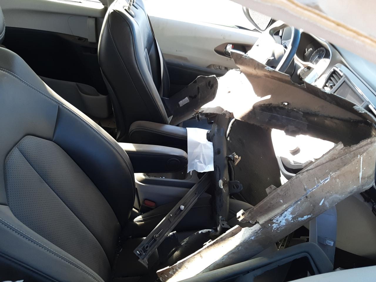 Photo 5 from auction – 2020 CHRYSLER VOYAGER LX with VIN 2C4RC1DG0LR163365