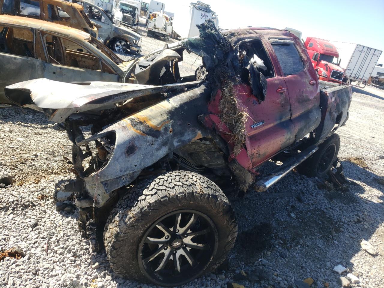 Photo 9 from auction – 2012 TOYOTA TACOMA DOU with VIN 3TMLU4ENXCM097092