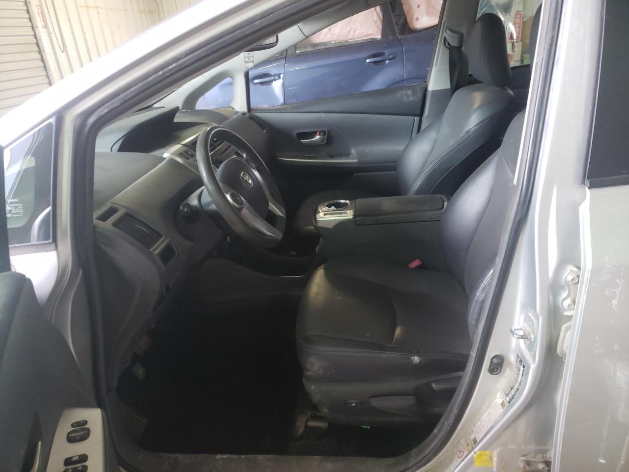 Photo 5 from auction – 2012 TOYOTA PRIUS V with VIN JTDZN3EU9C3055149