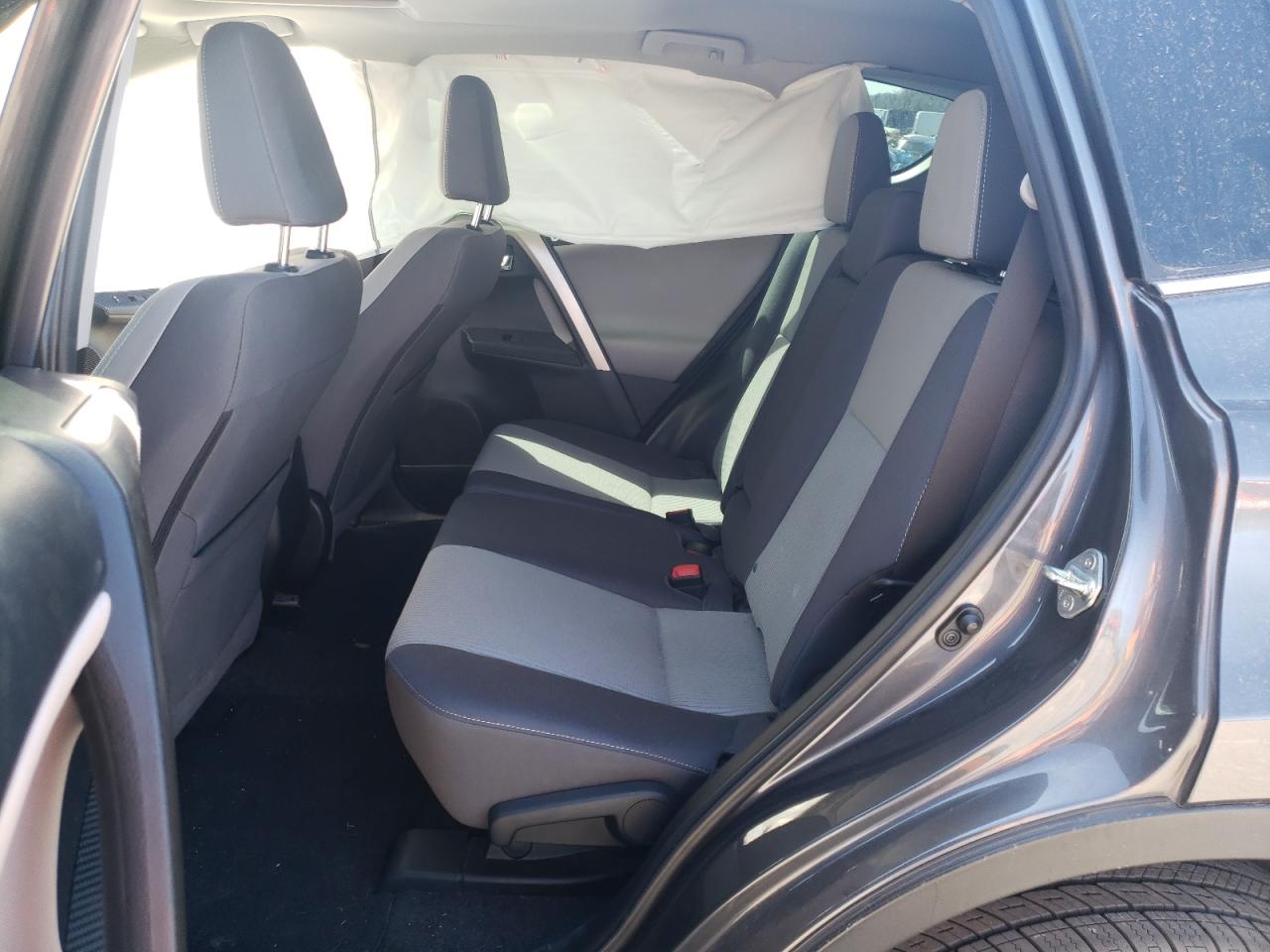 Photo 6 from auction – 2015 TOYOTA RAV4 XLE with VIN 2T3RFREV9FW250680