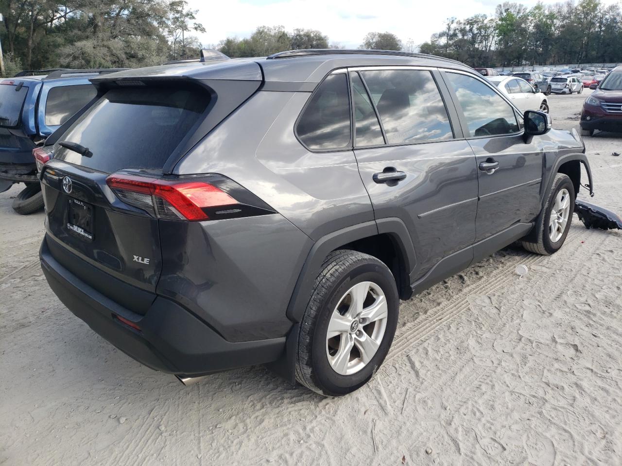Photo 4 from auction – 2021 TOYOTA RAV4 XLE with VIN 2T3W1RFV7MC107547