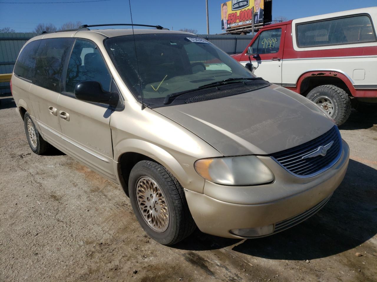 CHRYSLER TOWN & COU 2001 with VIN 2C8GP54L31R217995 - Photo from auction