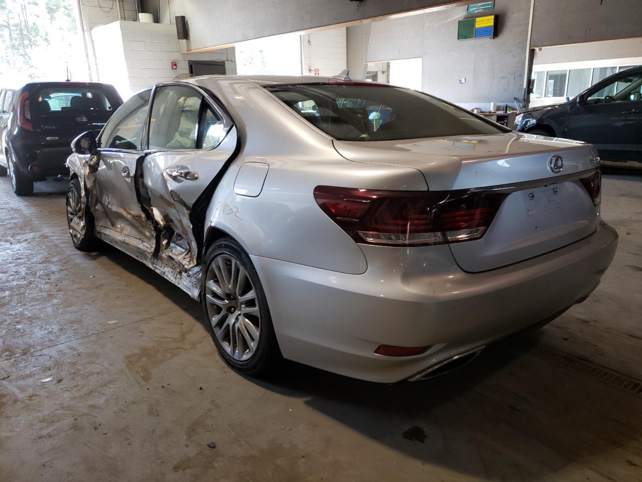 Photo 3 from auction – 2013 LEXUS LS 460 with VIN JTHCL5EF7D5017271