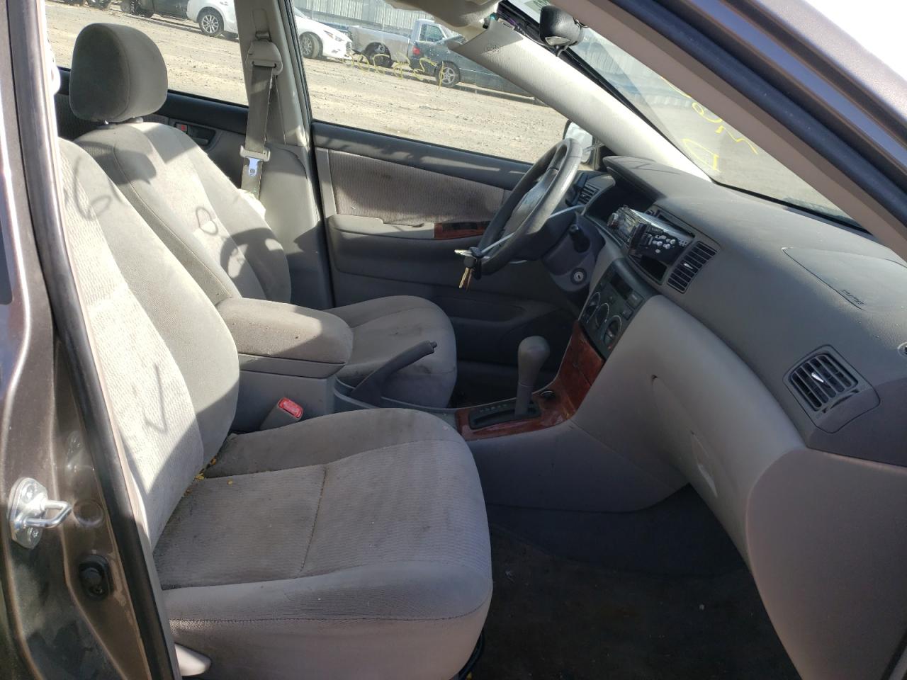 Photo 5 from auction – 2005 TOYOTA COROLLA CE with VIN 1NXBR30EX5Z423465