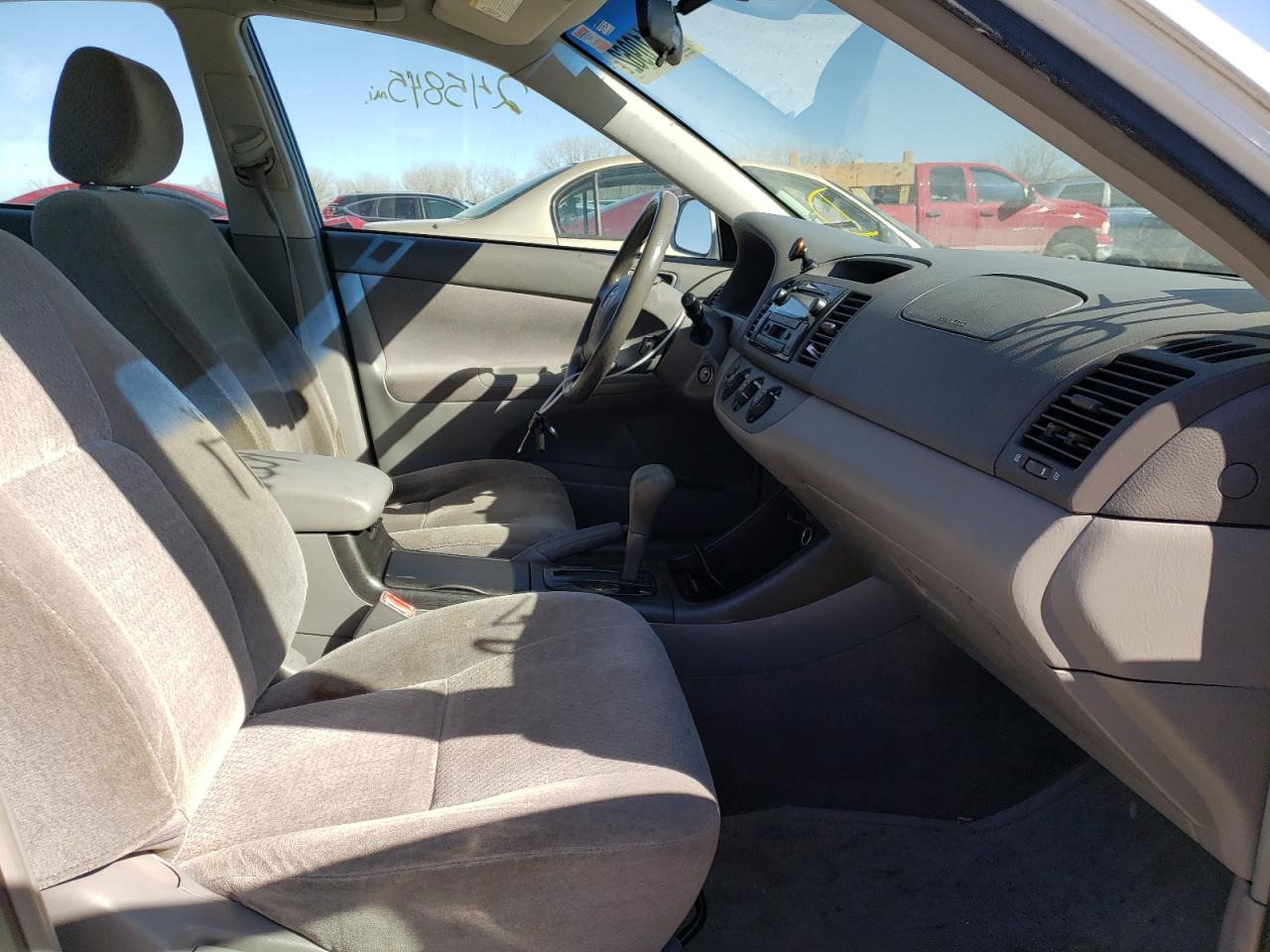 Photo 5 from auction – 2003 TOYOTA CAMRY LE with VIN JTDBE32K230179804