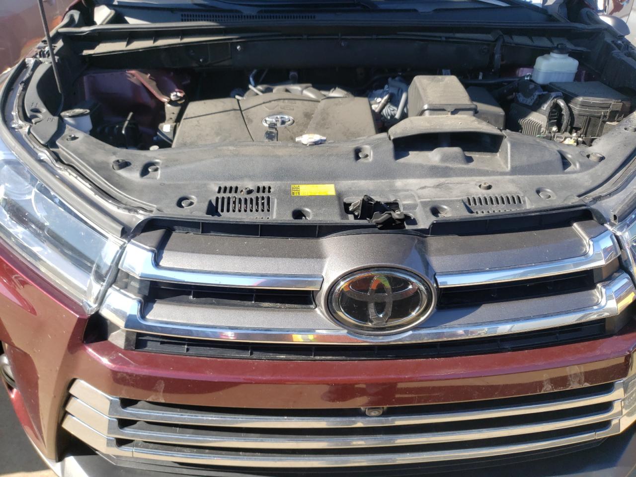 Photo 7 from auction – 2018 TOYOTA HIGHLANDER with VIN 5TDDZRFH8JS889637