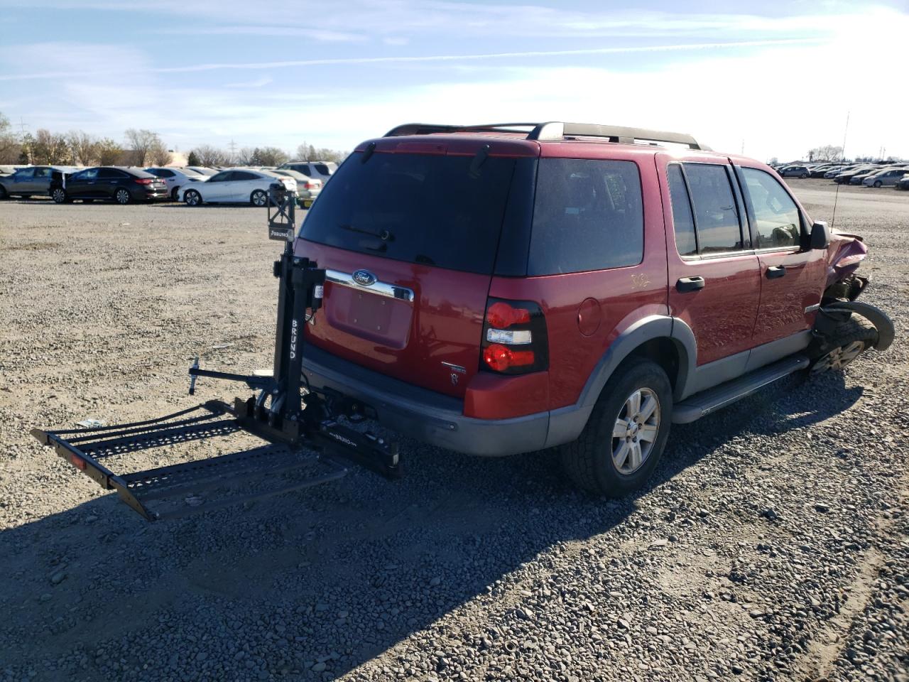 Photo 4 from auction – 2006 FORD EXPLORER X with VIN 1FMEU73816UB37014