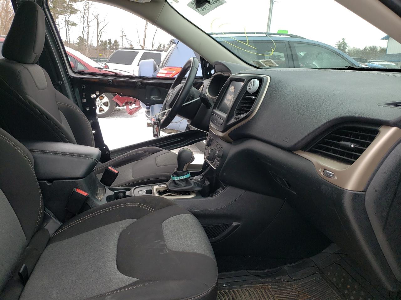 Photo 5 from auction – 2014 JEEP CHEROKEE L with VIN 1C4PJMCB0EW243070