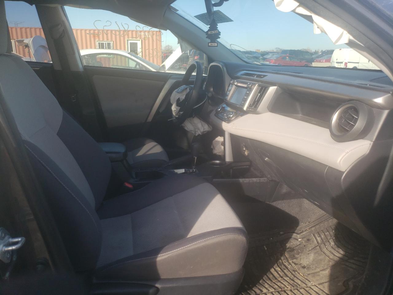 Photo 5 from auction – 2014 TOYOTA RAV4 XLE with VIN JTMRFREV8ED083367
