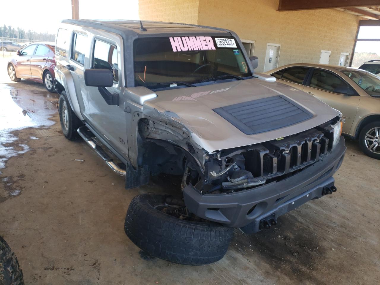 HUMMER H3 2010 with VIN 5GTMNGEE2A8118014 - Photo from auction