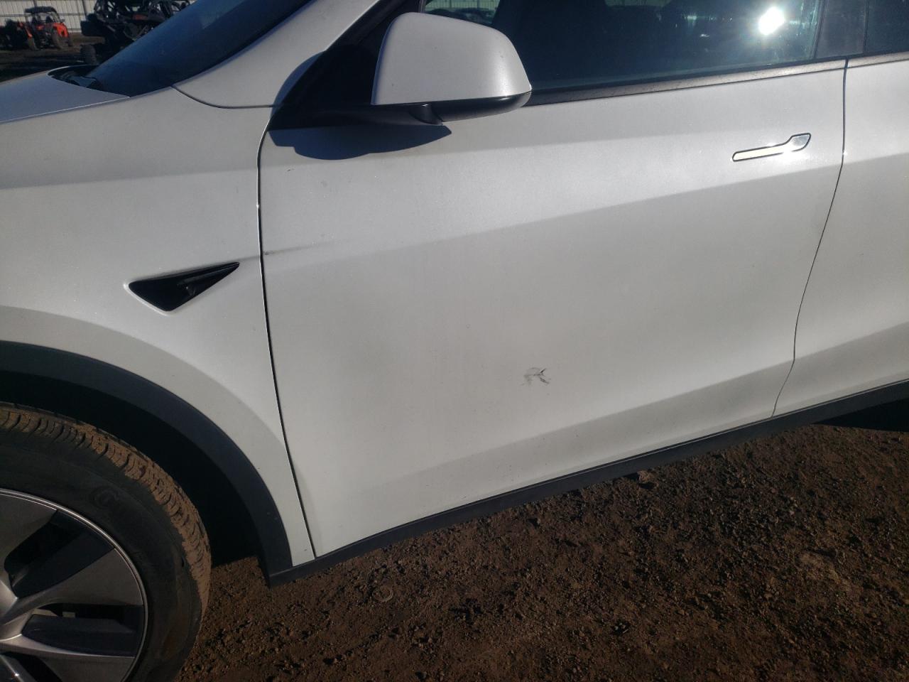 Photo 9 from auction – 2020 TESLA MODEL Y with VIN 5YJYGDEE1LF015185