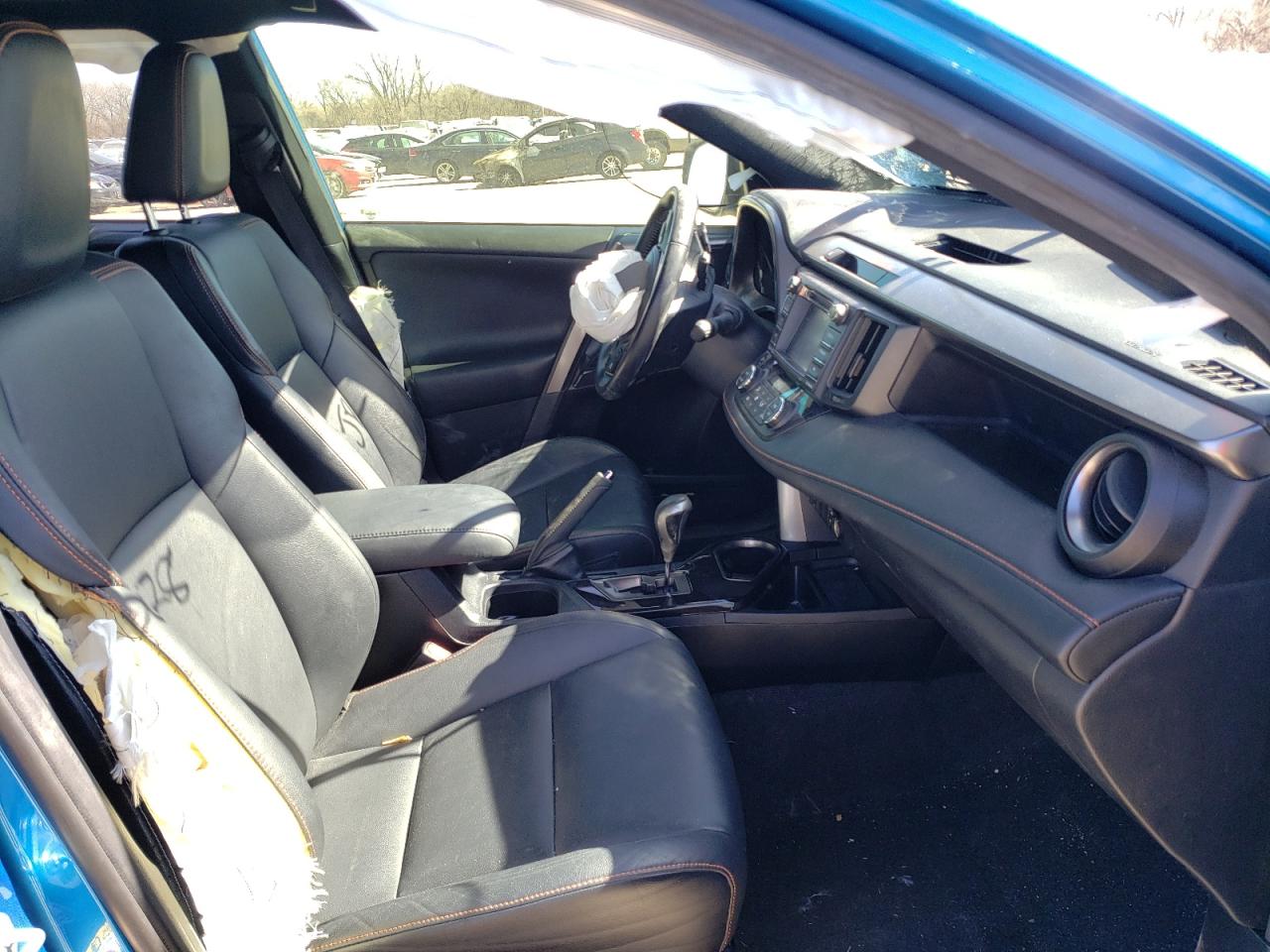 Photo 5 from auction – 2016 TOYOTA RAV4 SE with VIN JTMNFREV1GJ067028