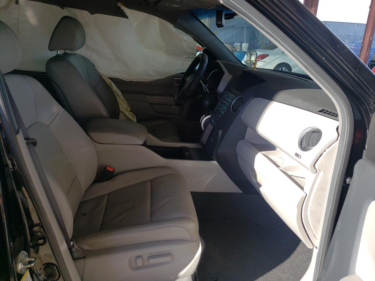 Photo 5 from auction – 2010 HONDA PILOT EXL with VIN 5FNYF3H57AB008571