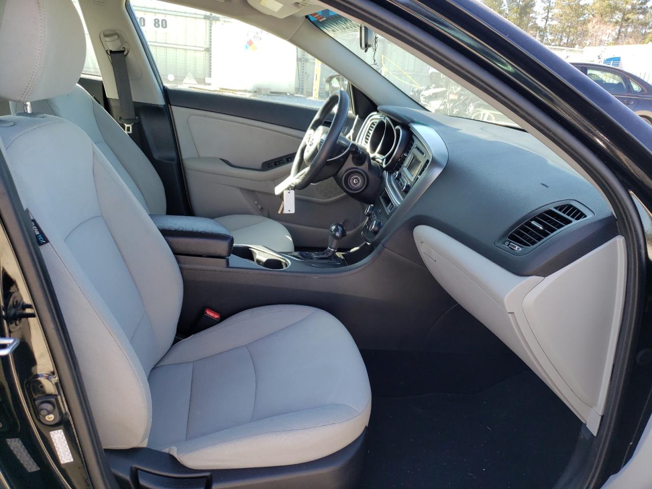 Photo 5 from auction – 2015 KIA OPTIMA LX with VIN KNAGM4A7XF5660139