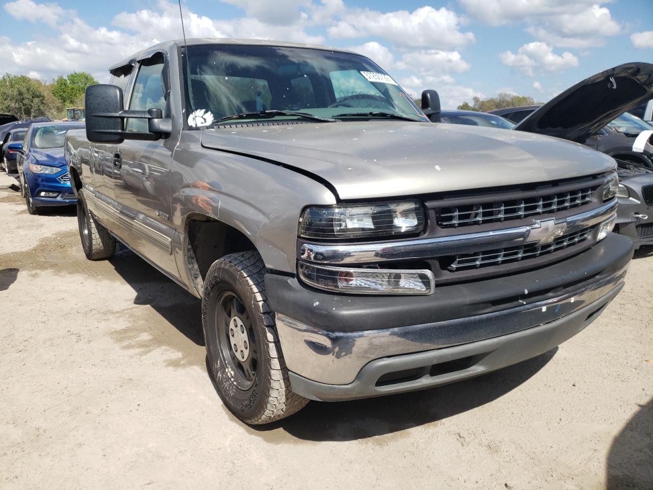 CHEVROLET SILVERADO 2000 with VIN 1GCEC19T0YZ157454 - Photo from auction