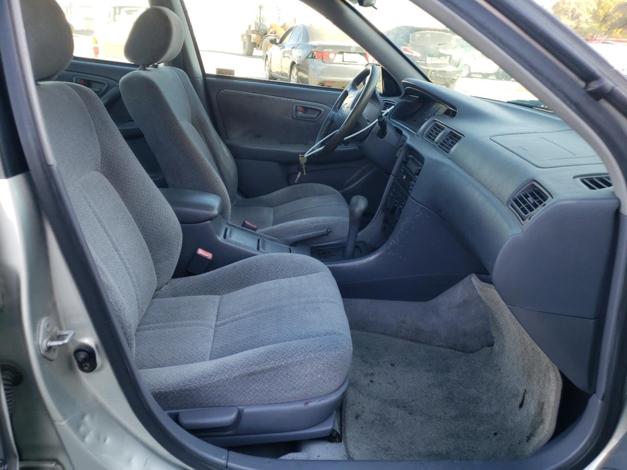 Photo 5 from auction – 2000 TOYOTA CAMRY CE with VIN JT2BG22K2Y0441891
