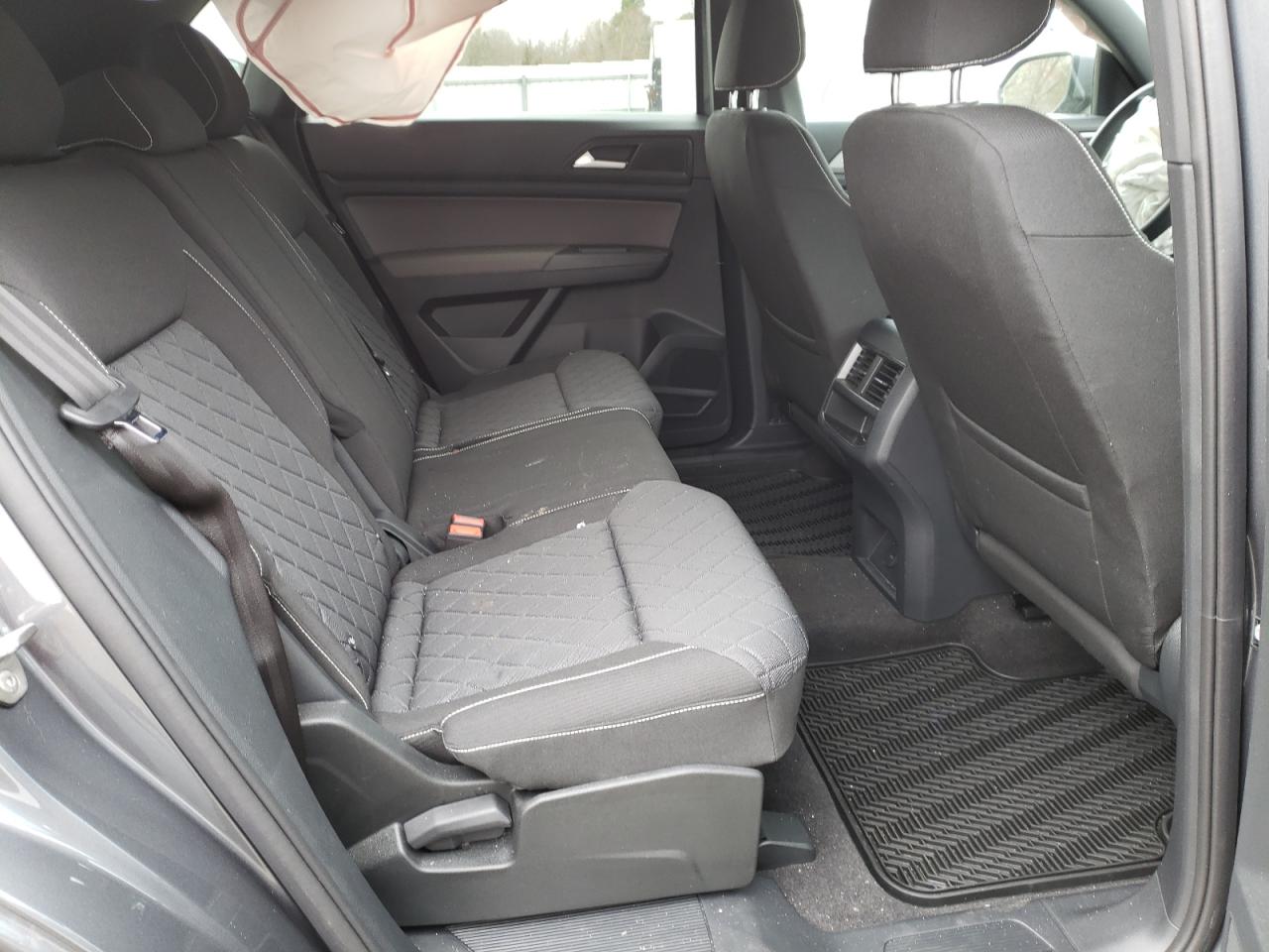 Photo 6 from auction – 2021 VOLKSWAGEN ATLAS CROS with VIN 1V2GC2CA4MC239463