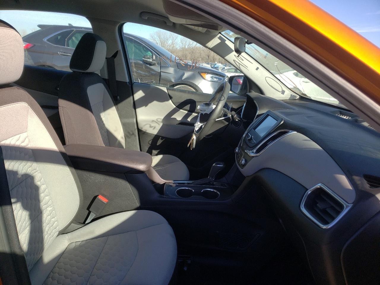 Photo 5 from auction – 2018 CHEVROLET EQUINOX LS with VIN 2GNAXREVXJ6143370