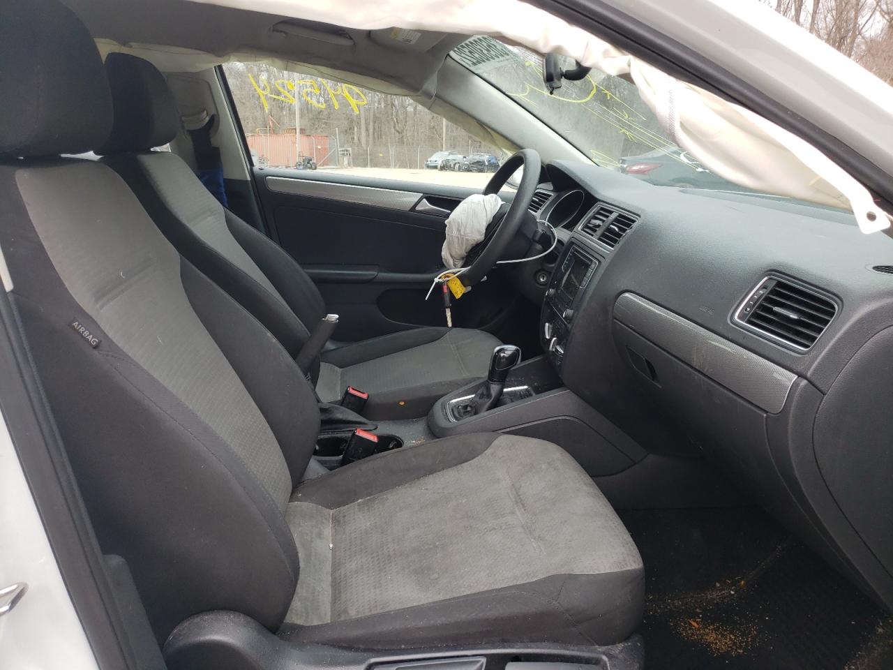 Photo 5 from auction – 2018 VOLKSWAGEN JETTA S with VIN 3VW2B7AJ8JM241030