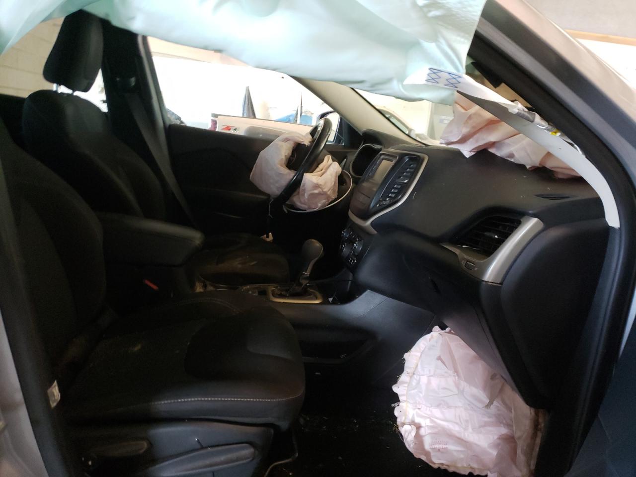 Photo 5 from auction – 2015 JEEP CHEROKEE L with VIN 1C4PJLCB3FW737256