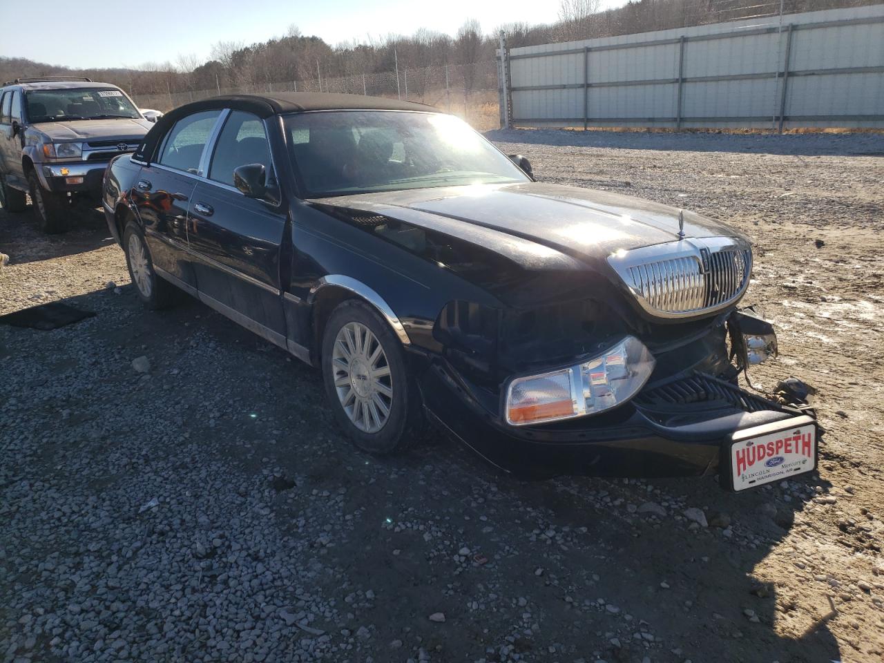 LINCOLN TOWN CAR S 2003 with VIN 1LNHM82W63Y616231 - Photo from auction