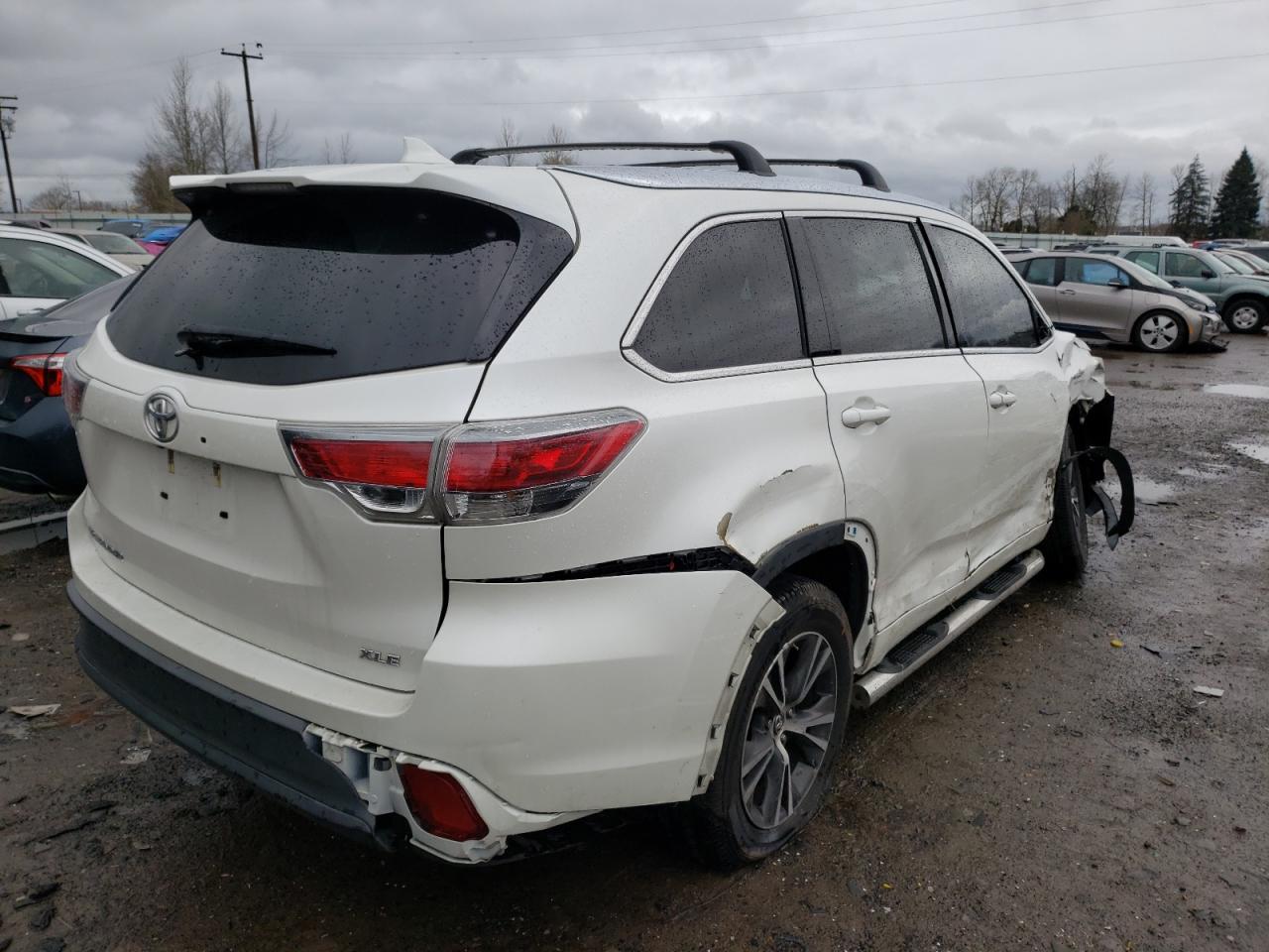 Photo 4 from auction – 2016 TOYOTA HIGHLANDER with VIN 5TDKKRFH5GS135809
