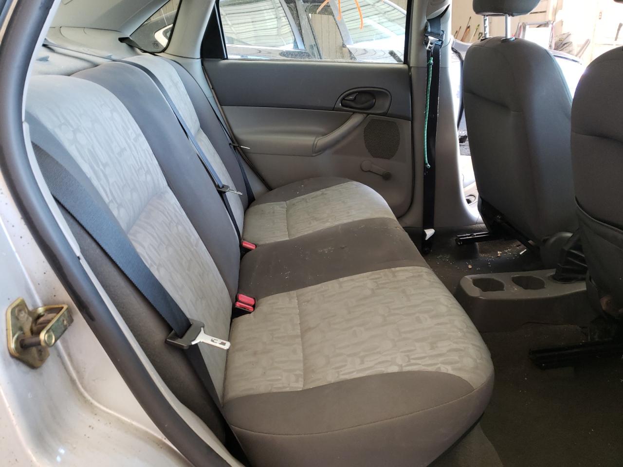 Photo 6 from auction – 2005 FORD FOCUS ZX4 with VIN 1FAFP34N45W144285