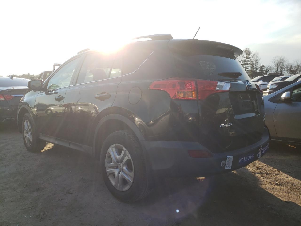 Photo 3 from auction – 2015 TOYOTA RAV4 LE with VIN 2T3BFREV0FW231596